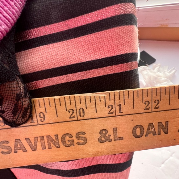 Victoria’s Secret NWT Carry On Beach Tote Shoulder Bag Rose Gold/Black Striped - Picture 10 of 10